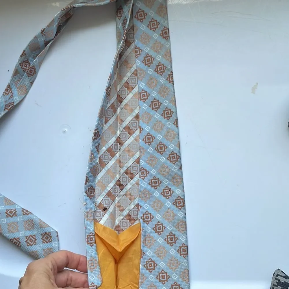 Bundle of two vintage 70s polyester neck ties‎